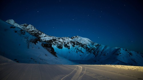 冰天雪地,痕迹,雪山,星空高清4k风景壁纸