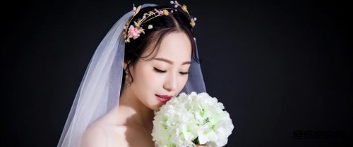 唯美的新娘 婚纱照片 鲜花 3440x1440带鱼屏壁纸