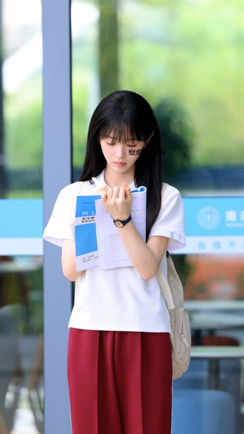 校园清纯美女田曦薇4K高清手机壁纸全屏
