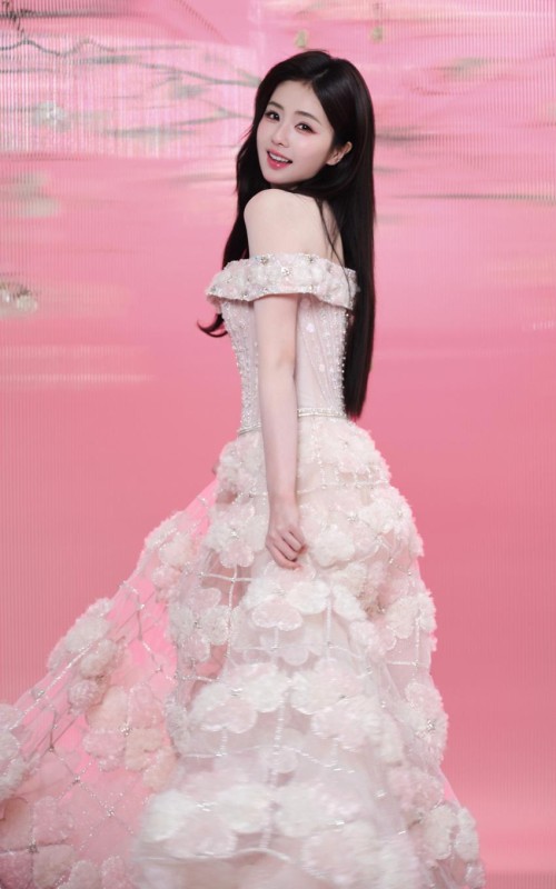 白鹿 粉裙 高清美女4k手机壁纸全屏