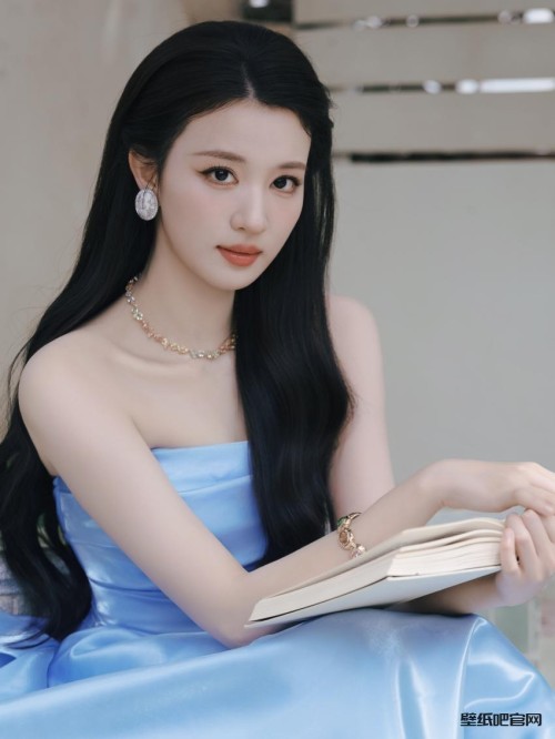 长发美女王楚然 蓝色裙子 书 唯美 4k超高清手机壁纸全屏