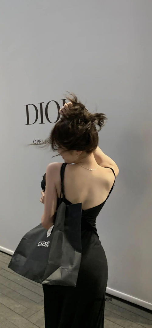 顶美美女后背壁纸免费下载
