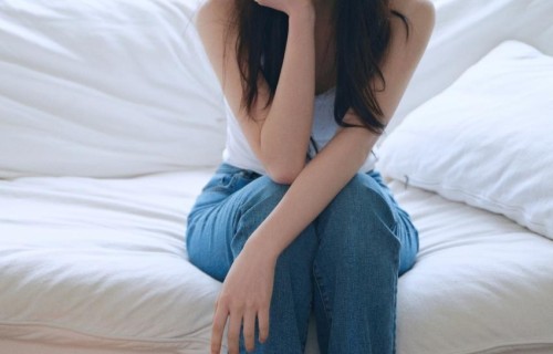 居家美女邓恩熙 蓝色牛仔裤 4k手机壁纸高清