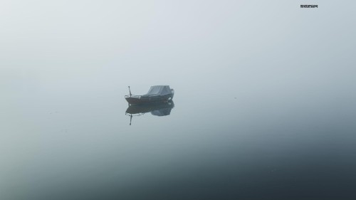 静物写真,小船,倒影,迷雾高清壁纸