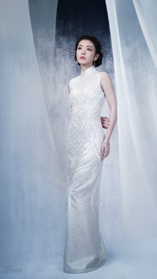 白色长裙子养眼美女李云霄4k手机高清壁纸