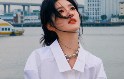 江边白衬衫美女章若楠 高质量4k手机壁纸竖屏