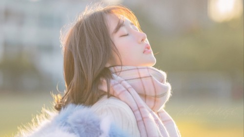 冬季穿羽绒服清纯可爱美女 围巾 4k壁纸3840x2160