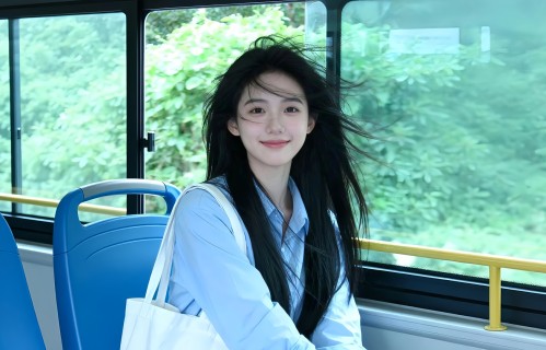 公交车 清新可爱美女桌面壁纸